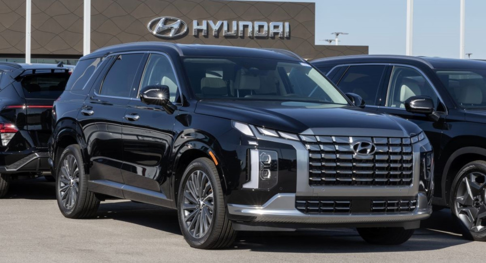 Hyundai Palisade 2024 Parked At Dealership