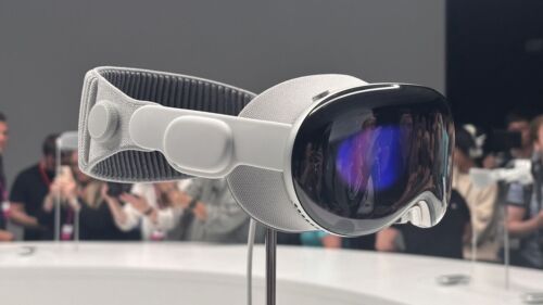 Apple Vision Pro – Sleek Design and Advanced Features