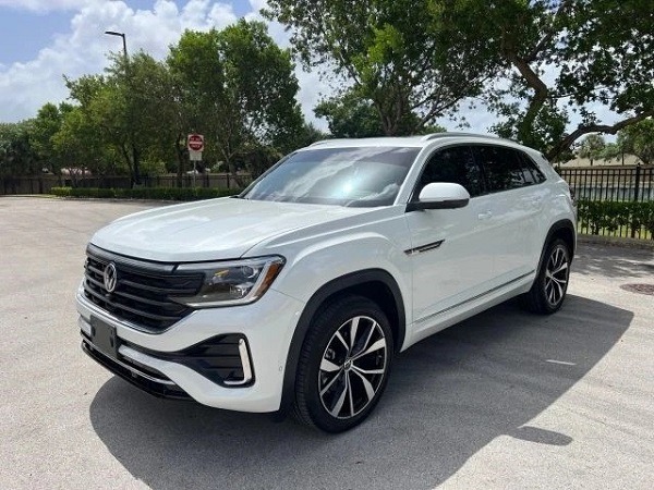 2025 Volkswagen Atlas Cross Sport SEL Premium R‑Line AWD front side view