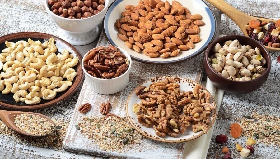 The effect of nuts and pistachios on maintaining ideal body weight